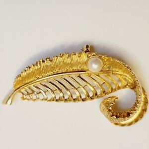 Vintage Retro  Feather Leaf Gold Tone Striated Metal Pearl Pin Brooch